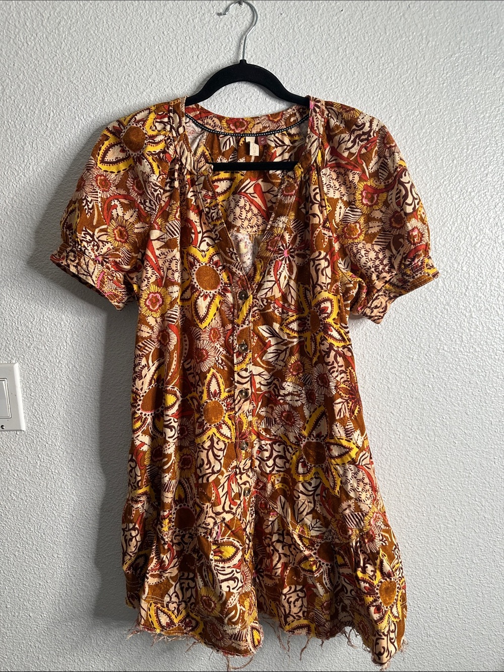 Pilcro anthropology Women's Floral Button-Front V-Neck Top in Mustard Rusts SP